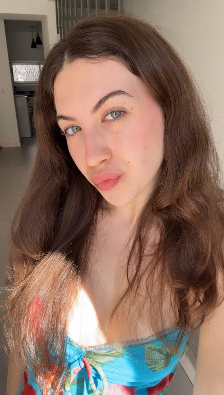 Nude girl Amber in Bucharest