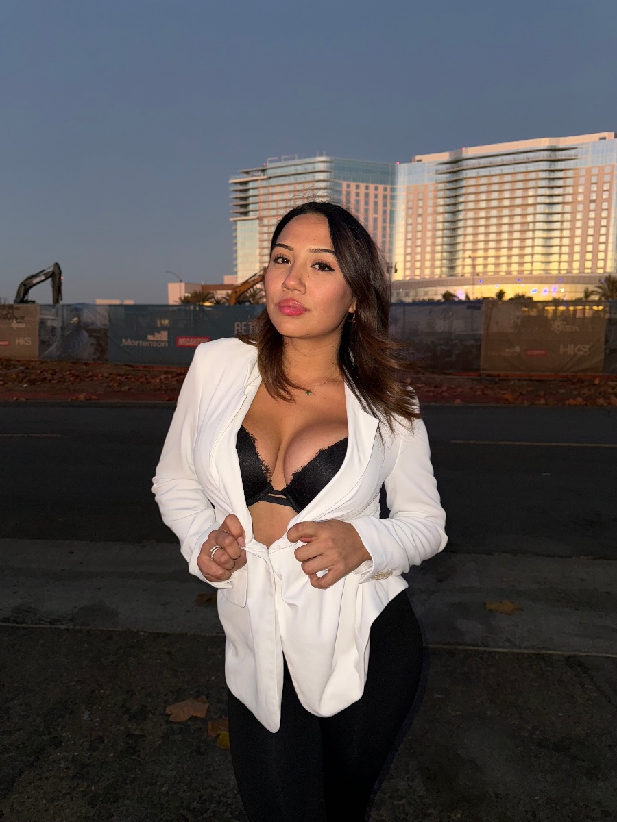 Take a pause and enjoy Ali Cruz — streaming from Bucharest