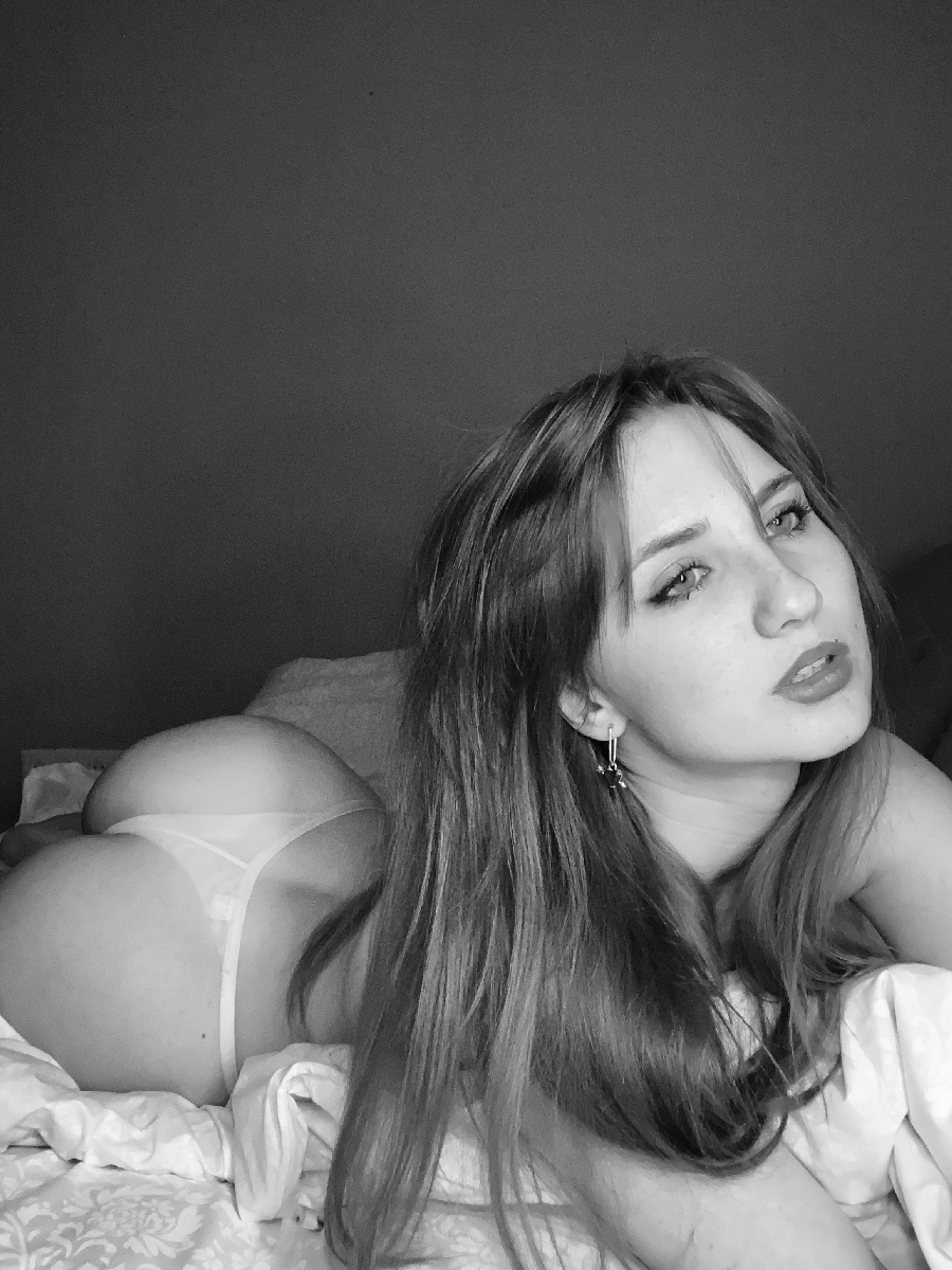 Take a pause and enjoy Nata nude — streaming from Bucharest