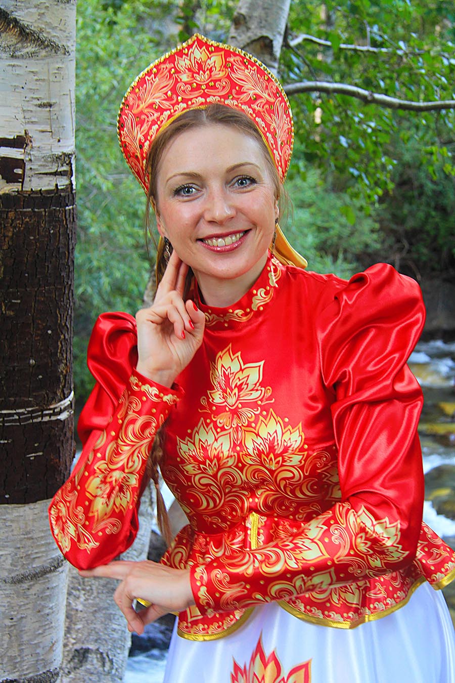 Women in Slavic costumes in Bucharest