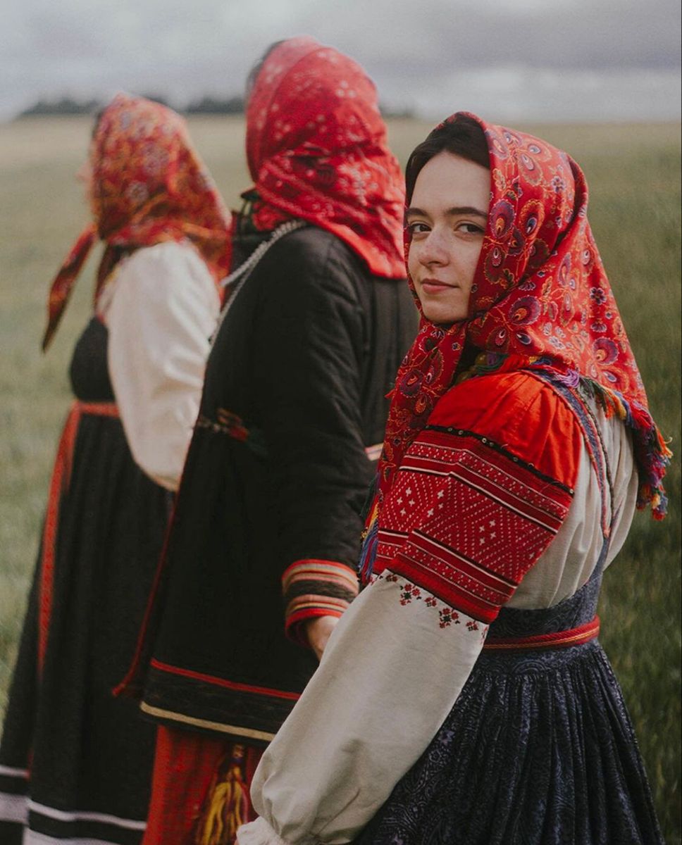 Women in Slavic costumes in Bucharest