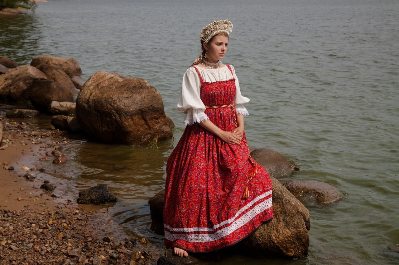 Women in Slavic costumes in Bucharest