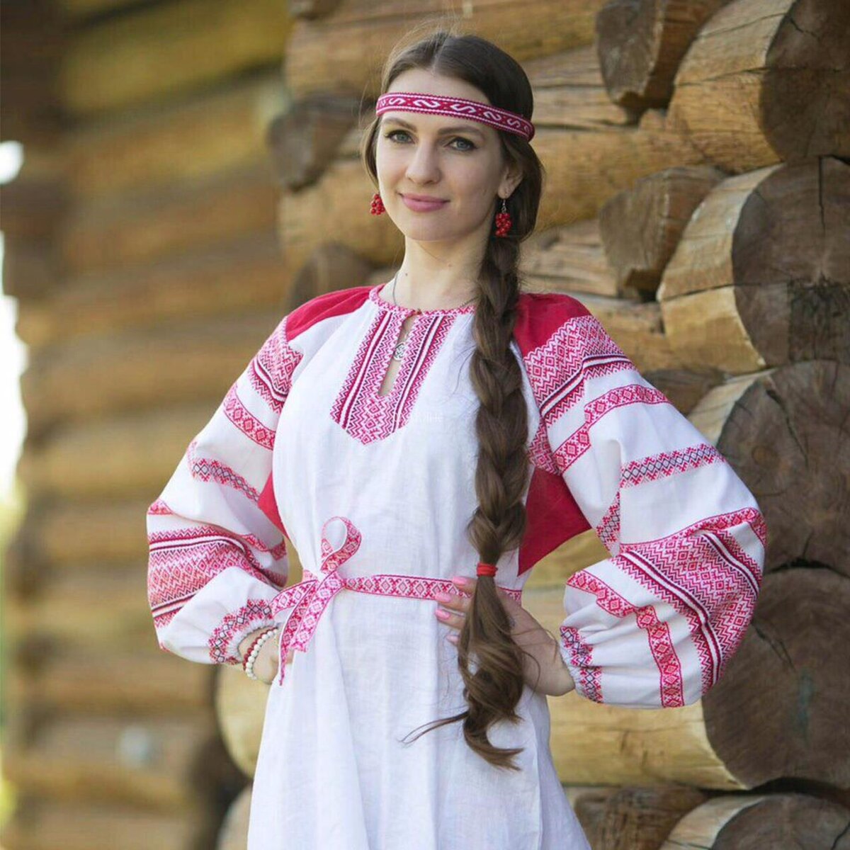 Girls in Slavic costumes in Bucharest