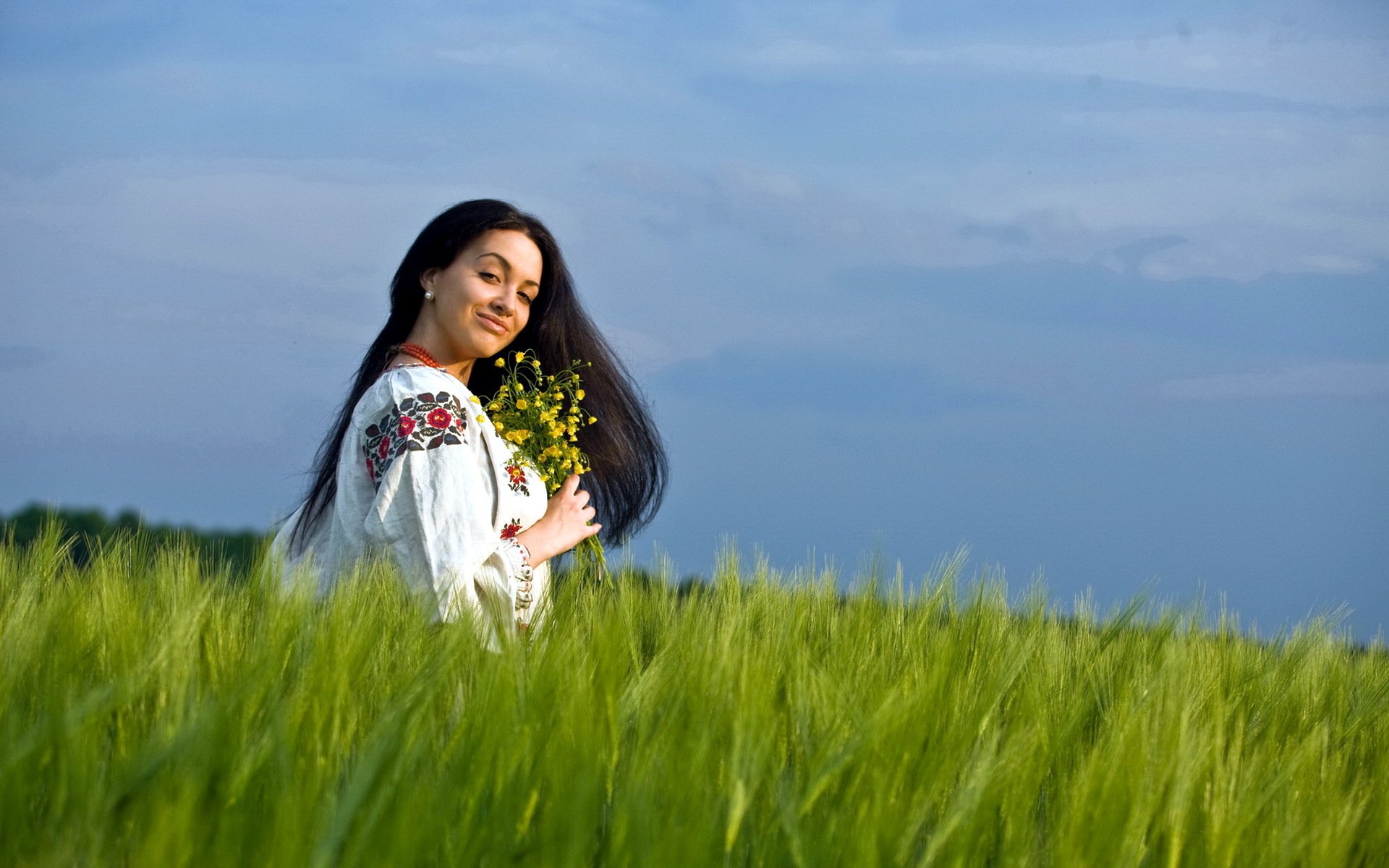 Girls in Slavic costumes in Bucharest