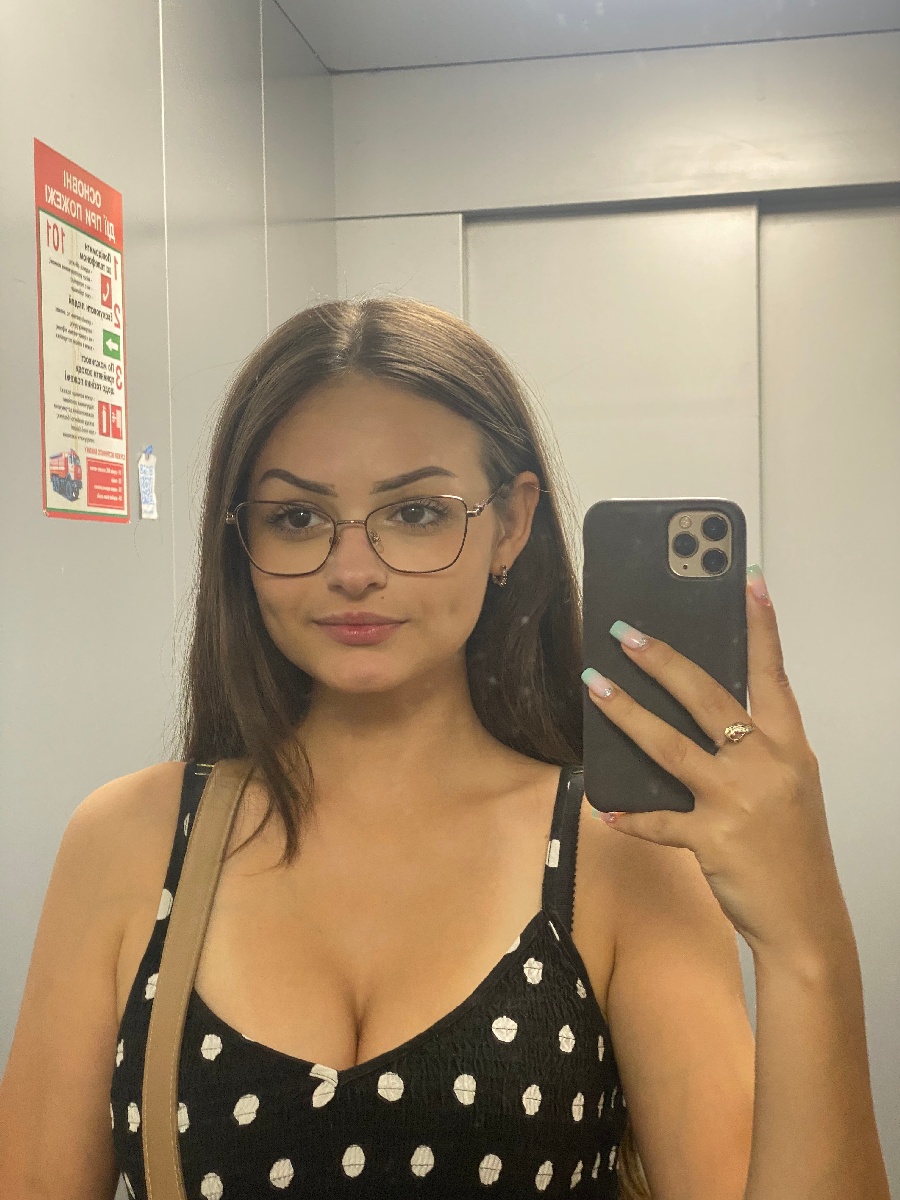 Sexy model Stacy in Bucharest