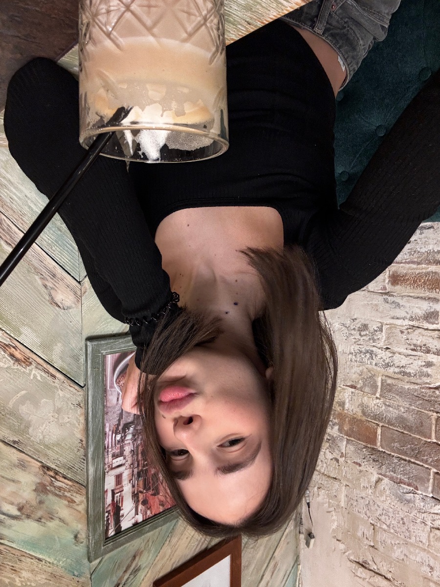 Fresh photos, fresh mood — Tina online in Bucharest